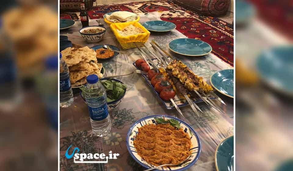 غذاهای سنتی در اقامتگاه بوم گردی سرای همایونی - شیراز - فارس